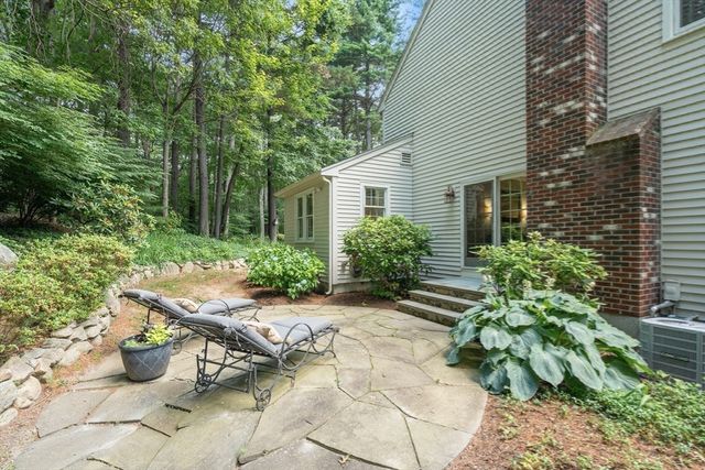 37 Valleywood Rd, Hopkinton, MA 01748