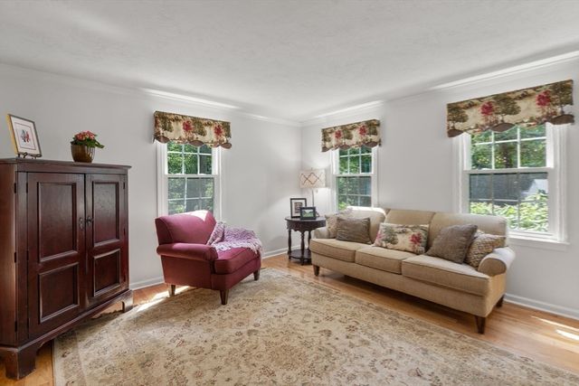 37 Valleywood Rd, Hopkinton, MA 01748