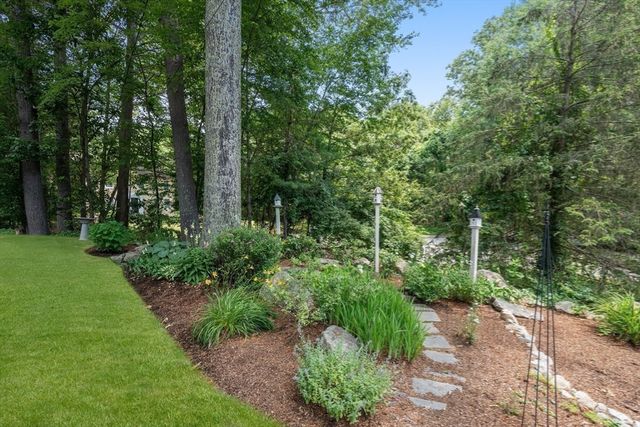 37 Valleywood Rd, Hopkinton, MA 01748