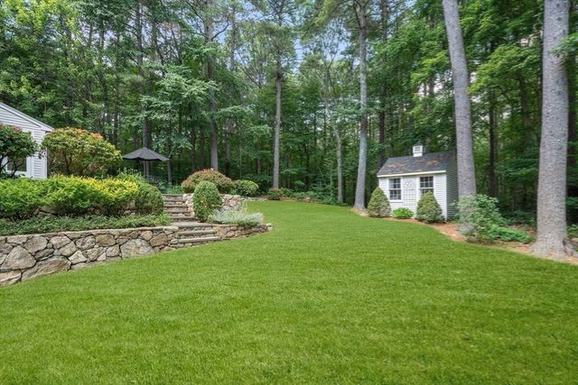 37 Valleywood Rd, Hopkinton, MA 01748