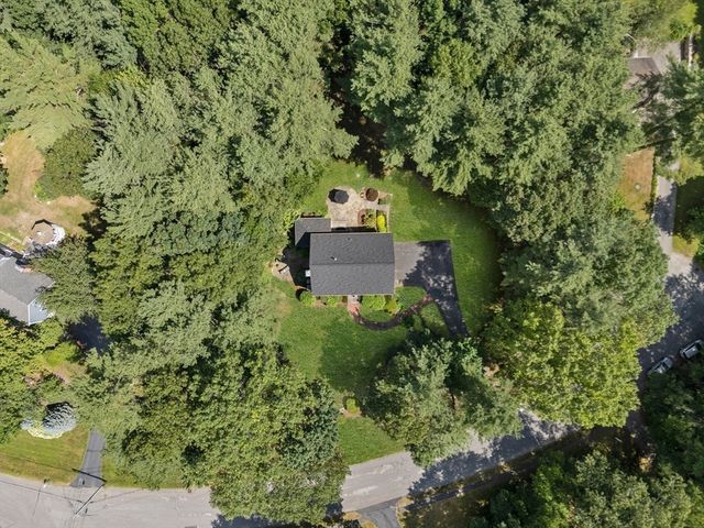 37 Valleywood Rd, Hopkinton, MA 01748