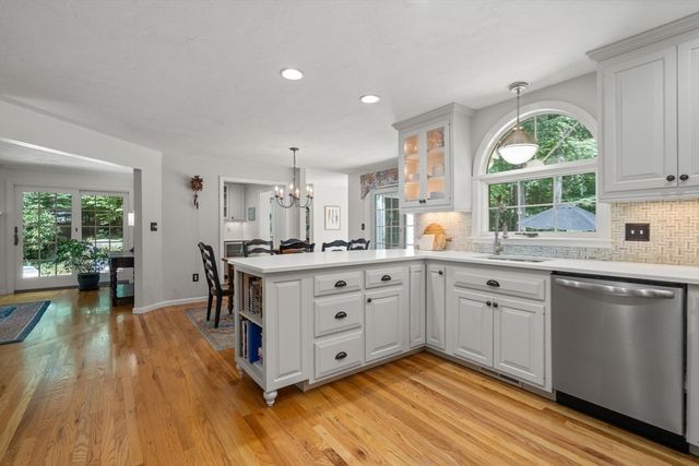 37 Valleywood Rd, Hopkinton, MA 01748