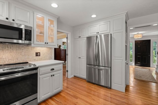 37 Valleywood Rd, Hopkinton, MA 01748