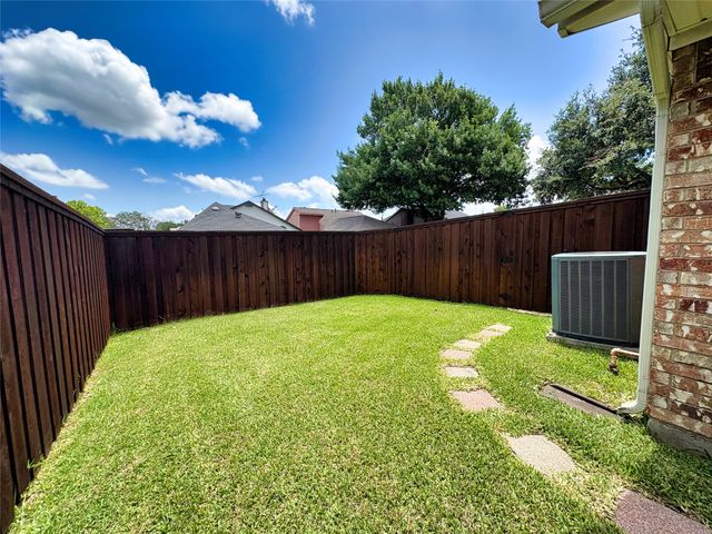 320 Crooked Lane, Mesquite, TX 75149