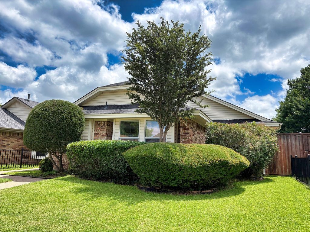 320 Crooked Lane, Mesquite, TX 75149