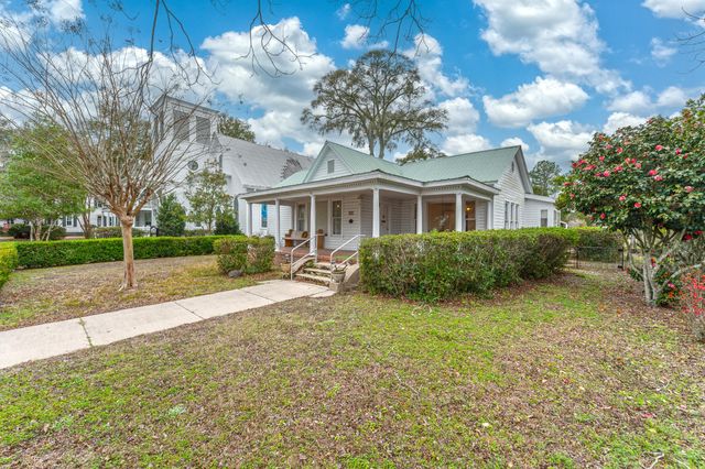 132 Circle Drive, Defuniak Springs, FL 32435