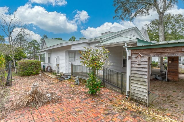 132 Circle Drive, Defuniak Springs, FL 32435