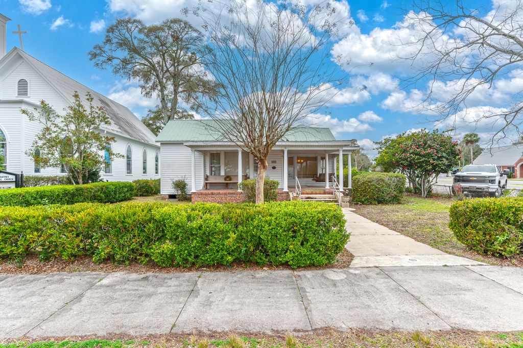 132 Circle Drive, Defuniak Springs, FL 32435