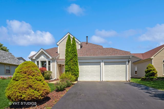 82 Washington Avenue, Streamwood, IL 60107