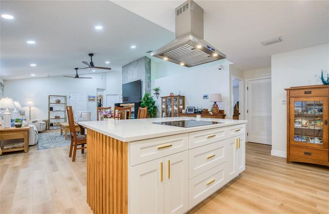 625 FOLSOM STREET S, Gulfport, FL 33707