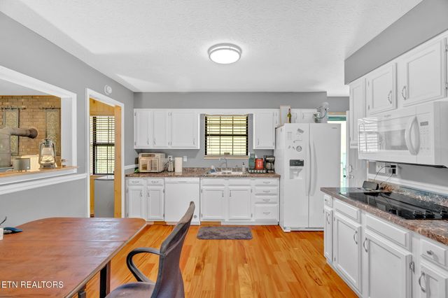 844 Norris Fwy, Rocky Top, TN 37769