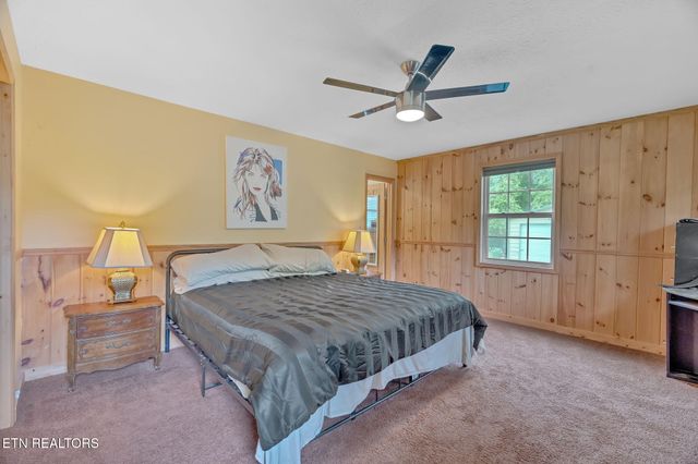 844 Norris Fwy, Rocky Top, TN 37769