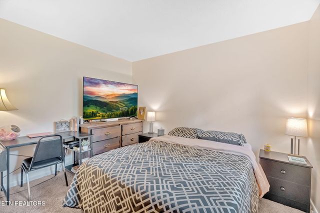 844 Norris Fwy, Rocky Top, TN 37769