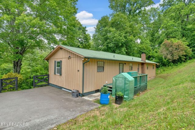 844 Norris Fwy, Rocky Top, TN 37769