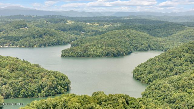 844 Norris Fwy, Rocky Top, TN 37769