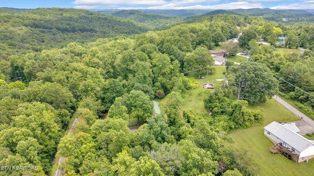 844 Norris Fwy, Rocky Top, TN 37769