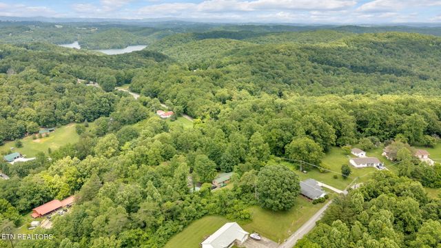 844 Norris Fwy, Rocky Top, TN 37769