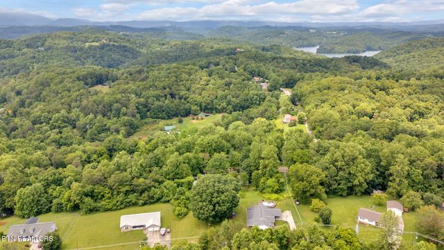 844 Norris Fwy, Rocky Top, TN 37769