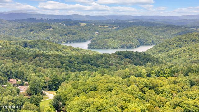 844 Norris Fwy, Rocky Top, TN 37769