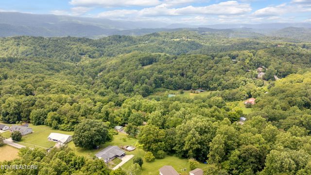 844 Norris Fwy, Rocky Top, TN 37769