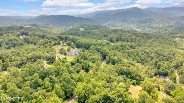 844 Norris Fwy, Rocky Top, TN 37769