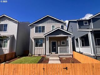 1251 PARKSIDE Ave, Woodburn, OR 97071