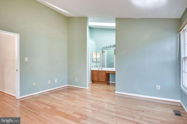4216 FOX LAKE DR, Fairfax, VA 22033