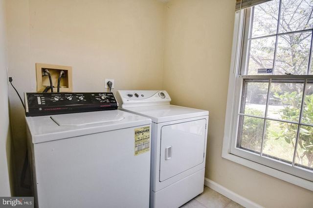 4216 FOX LAKE DR, Fairfax, VA 22033