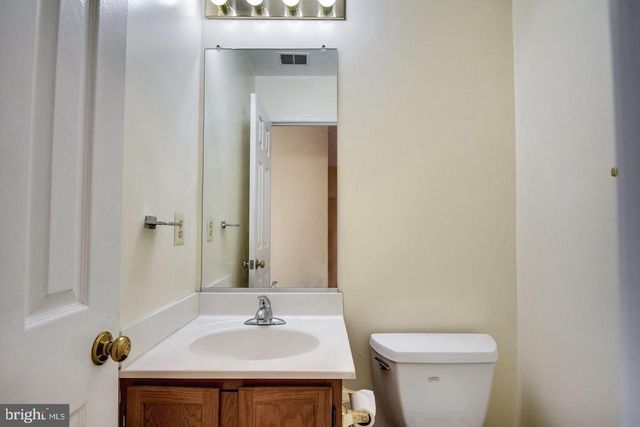 4216 FOX LAKE DR, Fairfax, VA 22033