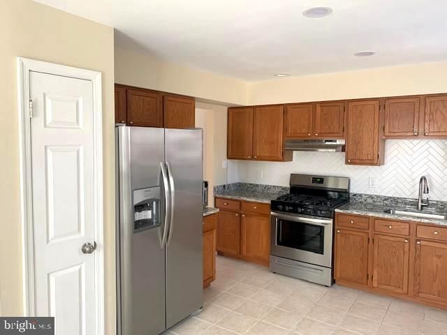 4216 FOX LAKE DR, Fairfax, VA 22033