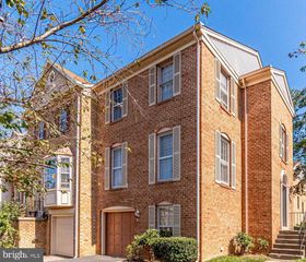 4216 FOX LAKE DR, Fairfax, VA 22033