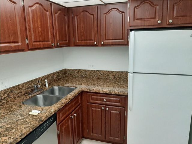 3650 Inverrary Drive 3Q, Lauderhill, FL 33319