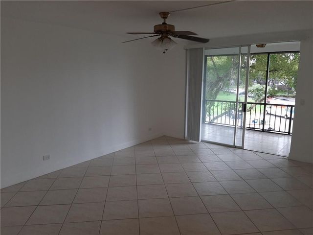 3650 Inverrary Drive 3Q, Lauderhill, FL 33319