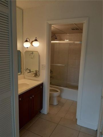 3650 Inverrary Drive 3Q, Lauderhill, FL 33319