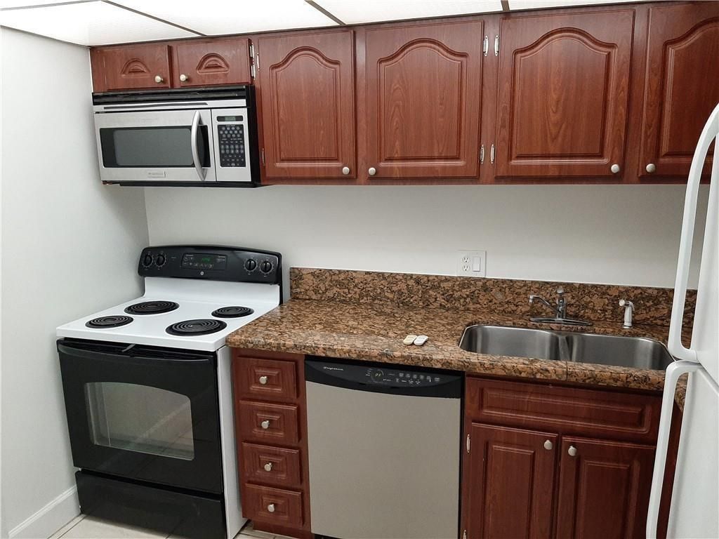 3650 Inverrary Drive 3Q, Lauderhill, FL 33319
