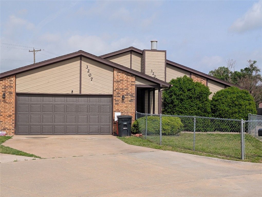 3207 Lois Arlene Circle, Moore, OK 73160