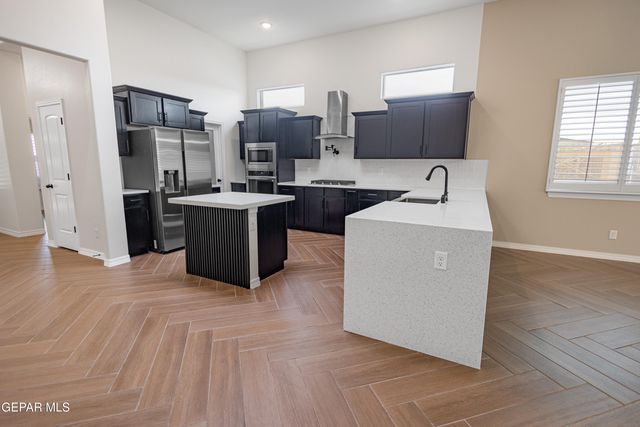 1445 Robert Parker white, Socorro, TX 79927