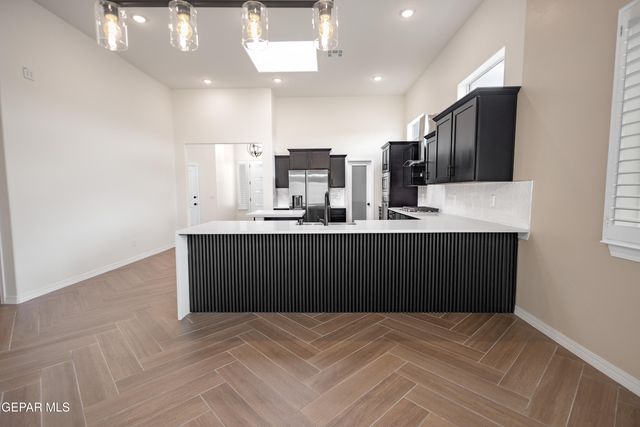 1445 Robert Parker white, Socorro, TX 79927