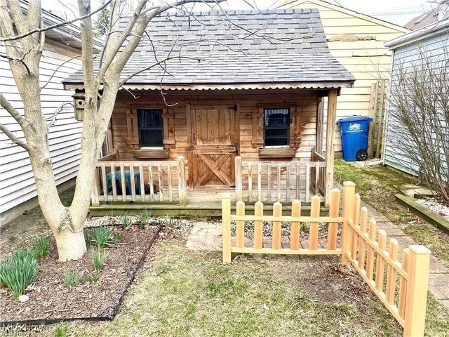 2117 Waterbury Road, Lakewood, OH 44107