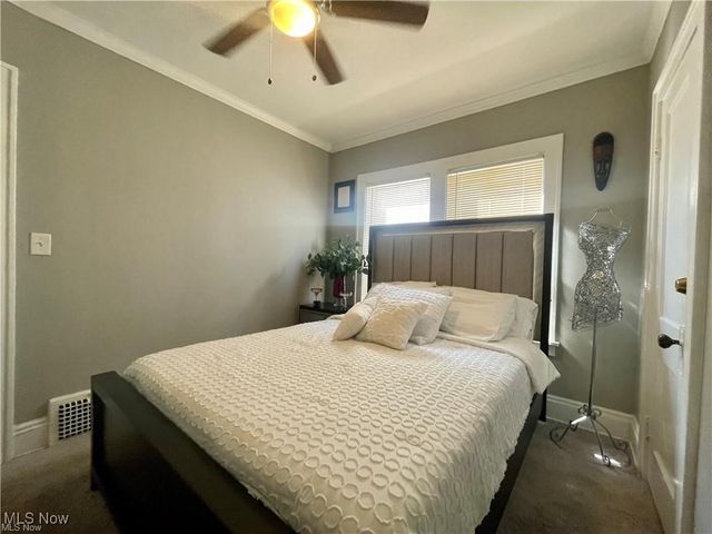 2117 Waterbury Road, Lakewood, OH 44107