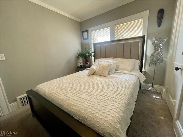 2117 Waterbury Road, Lakewood, OH 44107