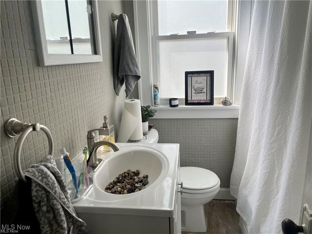 2117 Waterbury Road, Lakewood, OH 44107