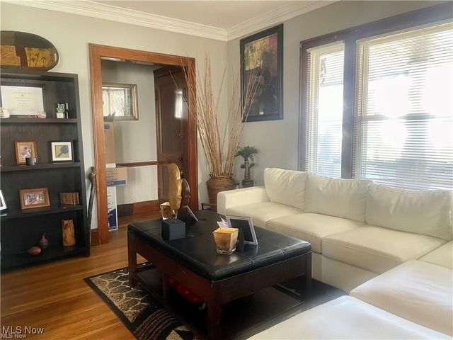 2117 Waterbury Road, Lakewood, OH 44107