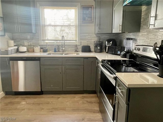 2117 Waterbury Road, Lakewood, OH 44107