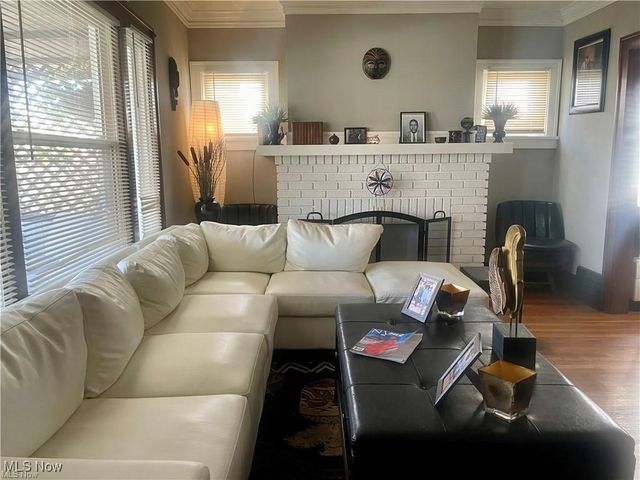 2117 Waterbury Road, Lakewood, OH 44107