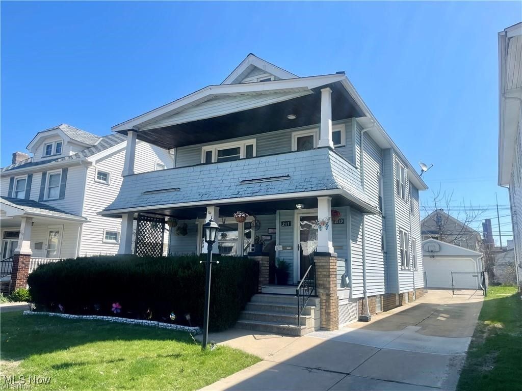 2117 Waterbury Road, Lakewood, OH 44107