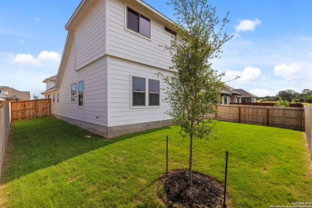 283 W Ainslie Street, Castroville, TX 78009