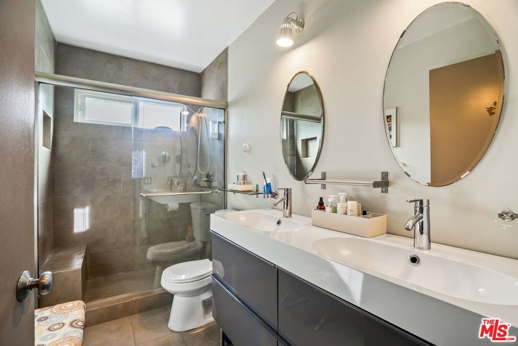 Image 16 of property listing at 1317 Stanford Street 5, Santa Monica, CA 90404