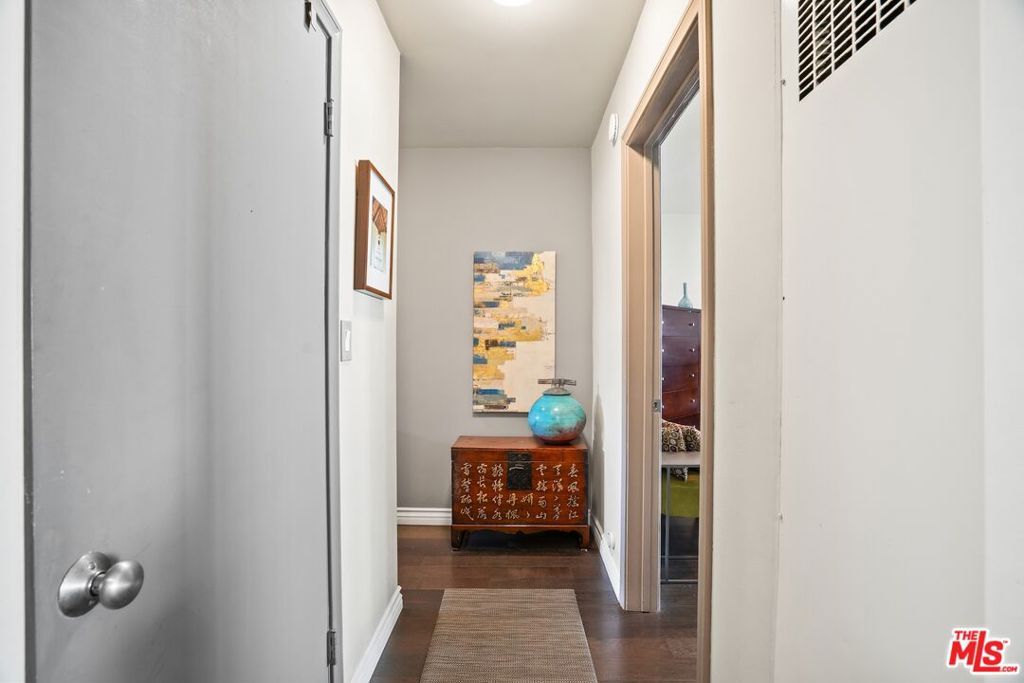 Image 17 of property listing at 1317 Stanford Street 5, Santa Monica, CA 90404