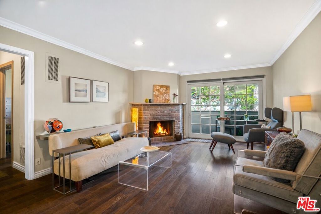 Image 2 of property listing at 1317 Stanford Street 5, Santa Monica, CA 90404